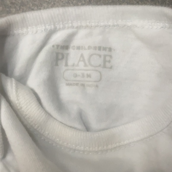 2 0-3 month onesies with hand knitted new born hat - Picture 3 of 9